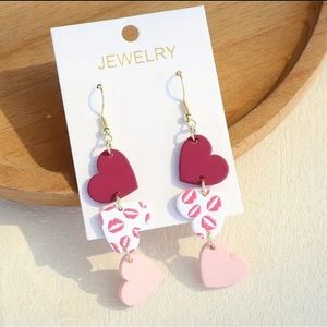 3 Heart Pendant With Lip Pattern Dangle Earrings Bohemian Style Resin Jewelry